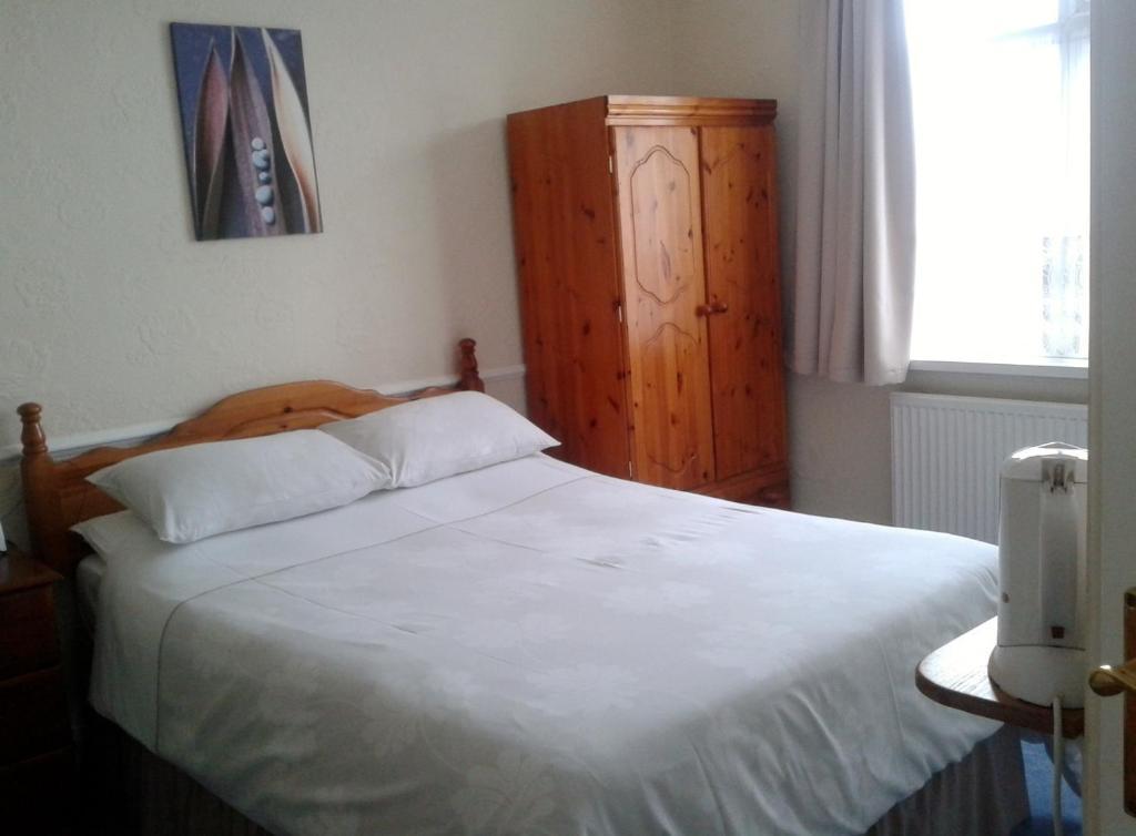 Gables Nest Bed & Breakfast Birmingham Room photo