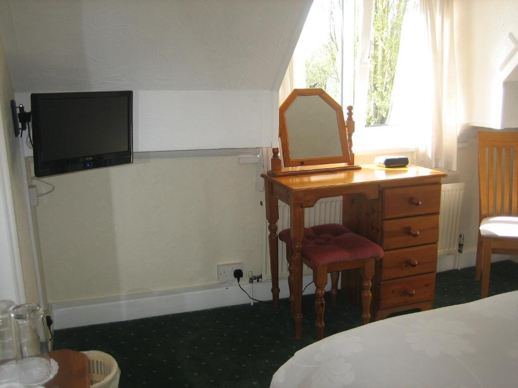 Gables Nest Bed & Breakfast Birmingham Room photo